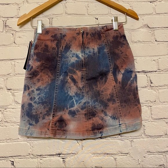 Wild Fable Women’s Seamed Denim Mini Skirt Color Wash Size 00 NWT - Picture 2 of 3